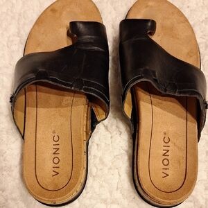 Vionic Black Toes Space Sandals Size 8